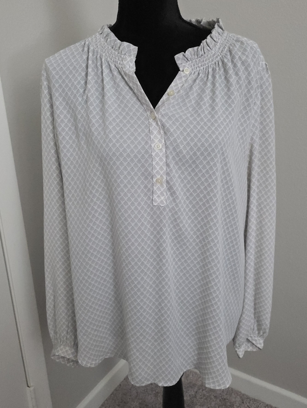 Ann Taylor LOFT | Grey Geometric Ruffle Blouse